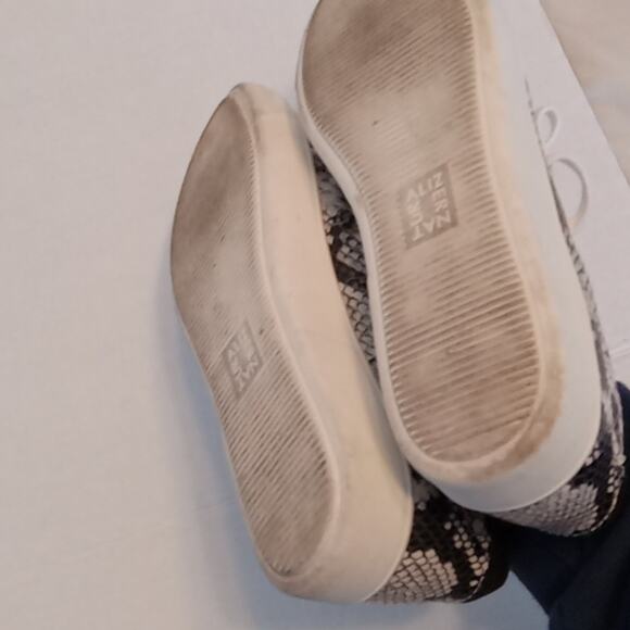 Naturalizer Women's Size 8M snakeskin embossed leather low top sneakers. Comfy - Picture 7 of 7